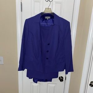 🥰☺️ Vintage 2 piece Blazer w Skirt🥰☺️ Purple!! 24W🎁 Excellent condition